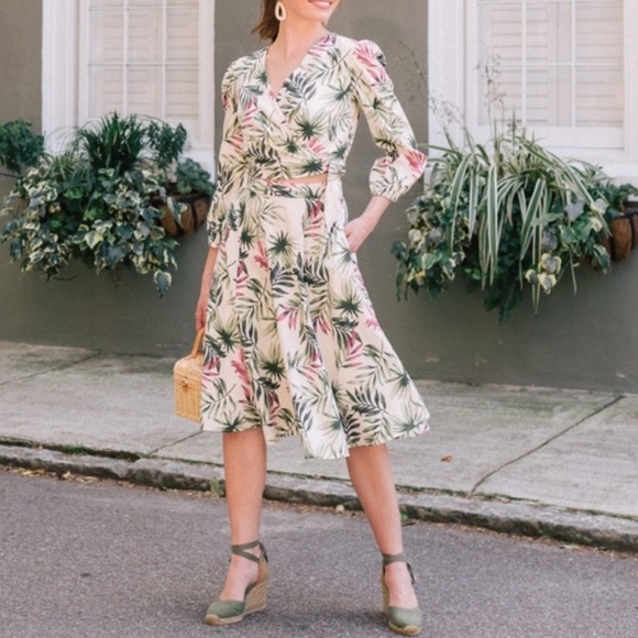 Gal Meets Glam NWT 2-Piece Palm Leaf Wrap Dress - Picture 4 of 15